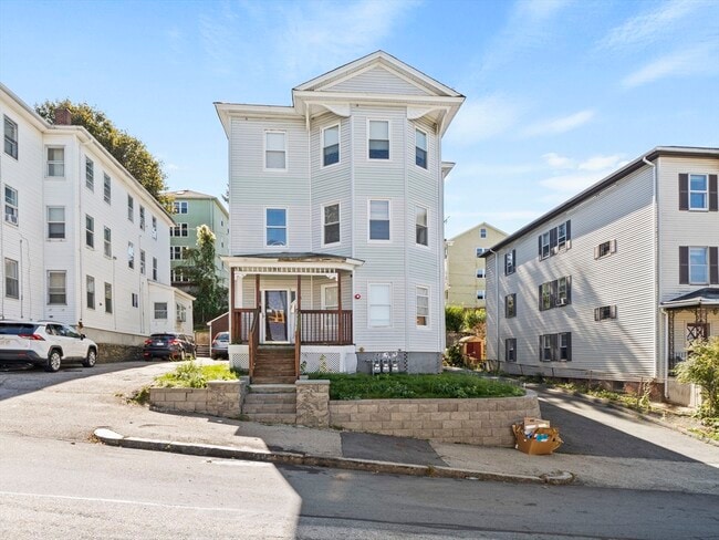 Building Photo - 12 Alpine St Unit 2