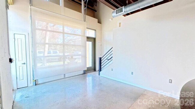 Photo - 800 Academy St