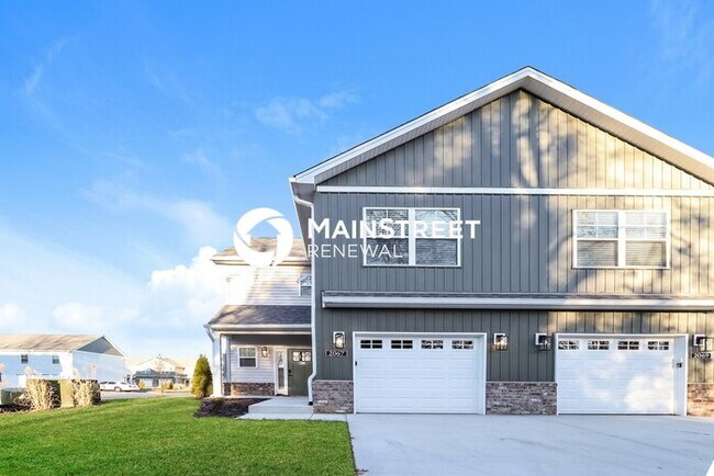 3 Bedroom Pet-Friendly Home in Jeffersonville, IN with Main Street Renewal