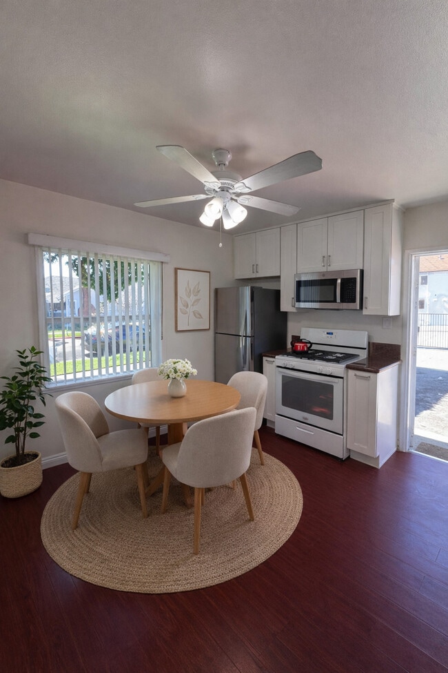 Photo - 421 E Acacia Ave