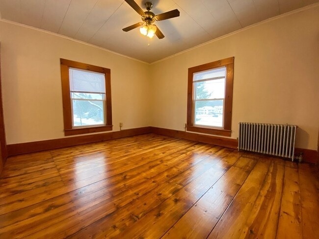 Building Photo - 73 Walnut St Unit 2
