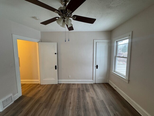 Photo - 3264 W 130th St Unidad Down