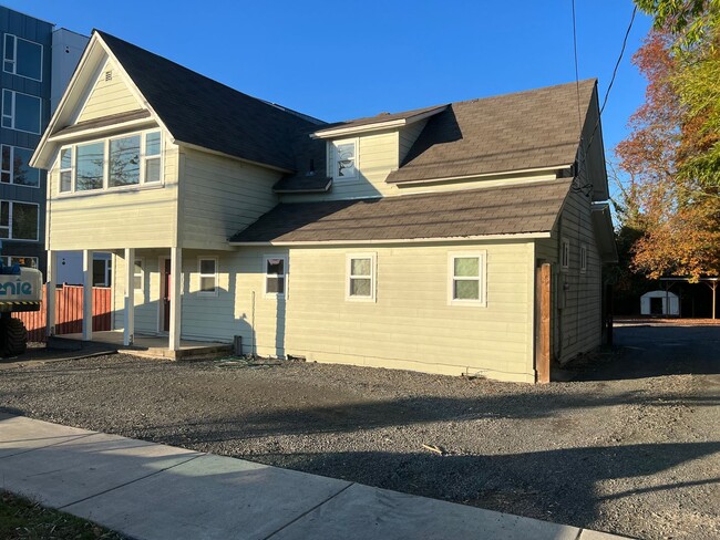 Building Photo - 1853 Garden Ave