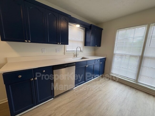 Photo - 1938 Knowles Rd