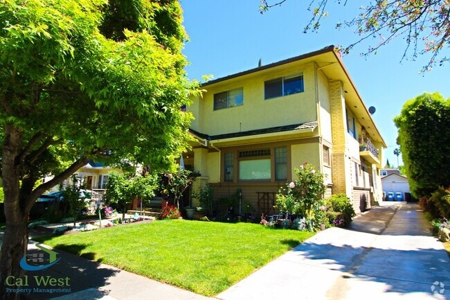 Building Photo - $2095 - Rose Garden Junior 1 Bedroom Apart... Unit 5 Rental
