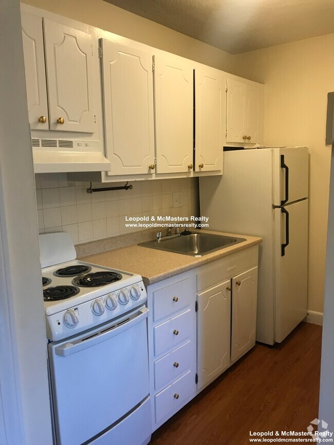 Building Photo - 154 North Beacon St Rental