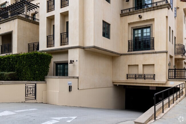 Entrada al garaje - Villa Hamilton Park