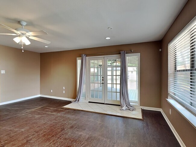 Photo - 107 Laurel St