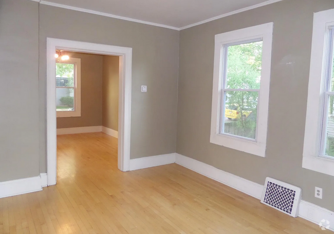 Building Photo - 310 W Scott St Rental