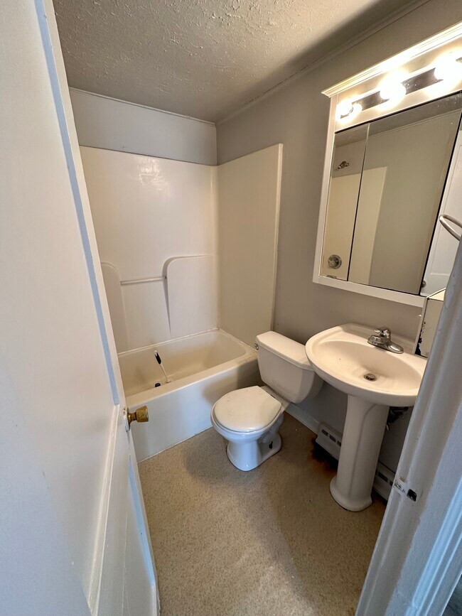 Photo - 140 Honness Ln Unit A