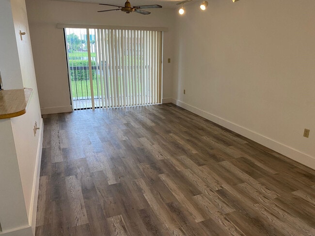 Building Photo - 660 W Park Dr Unit 206