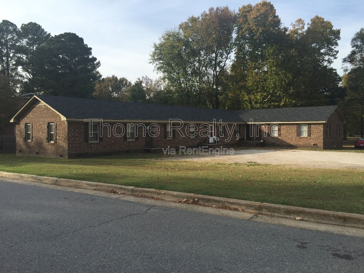 Photo - 1420 Barnes St