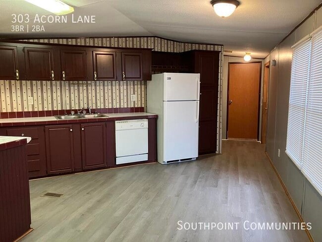 Photo - 303 Acorn Ln