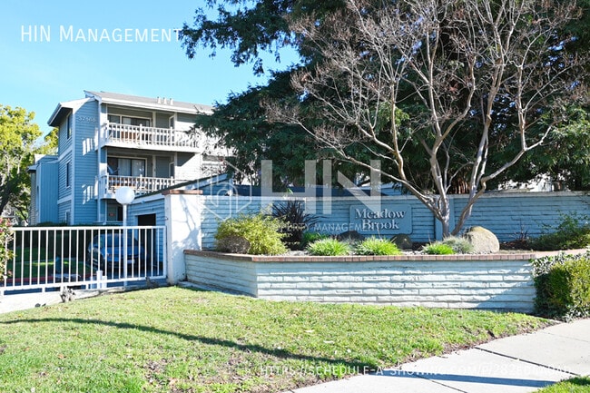 Building Photo - 3674 Oakwood Terrace