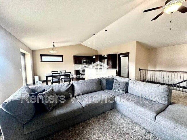 Photo - 9664 Alderwood Dr