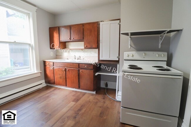 Photo - 109 S State St Unit 3