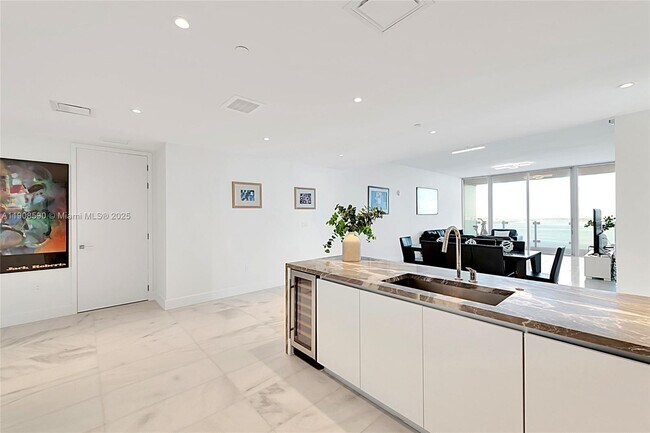 Photo - 700 NE 26th Terrace Unidad 2603