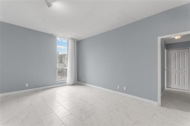 Living room - 3060 Pharr Court North NW Unit 612