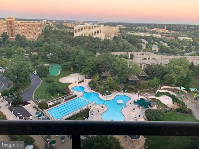 Photo - 205 Yoakum Pkwy Unit 1709