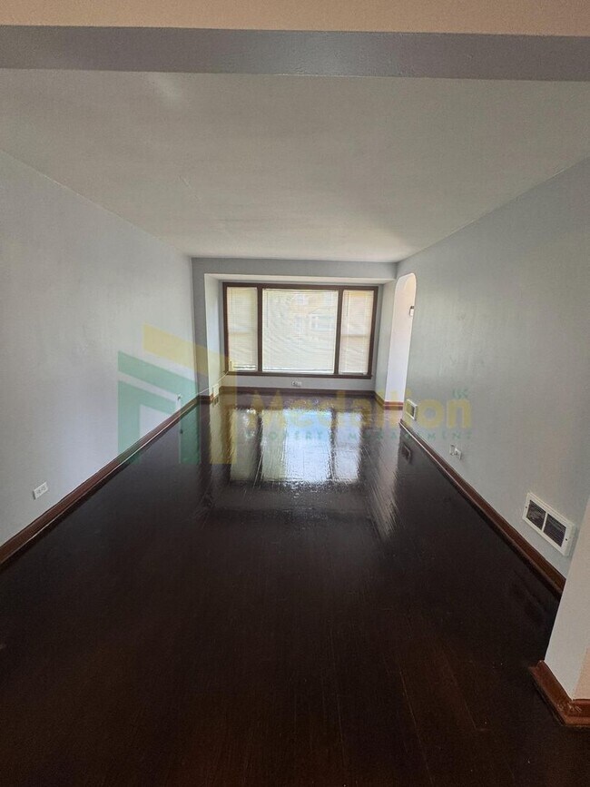 Photo - Brick Bungalow 4 bed 2 bath + Bonus area i...