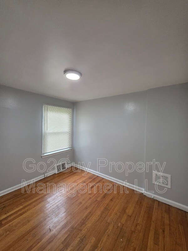 Photo - 18472 Meyers Rd