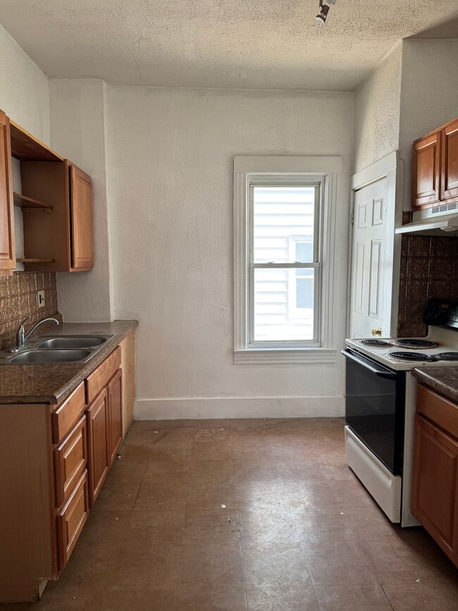 Photo - 2 Bedroom 1 Bath Home $1000.00