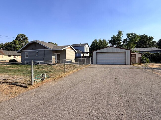 Photo - 1006 Cascade St