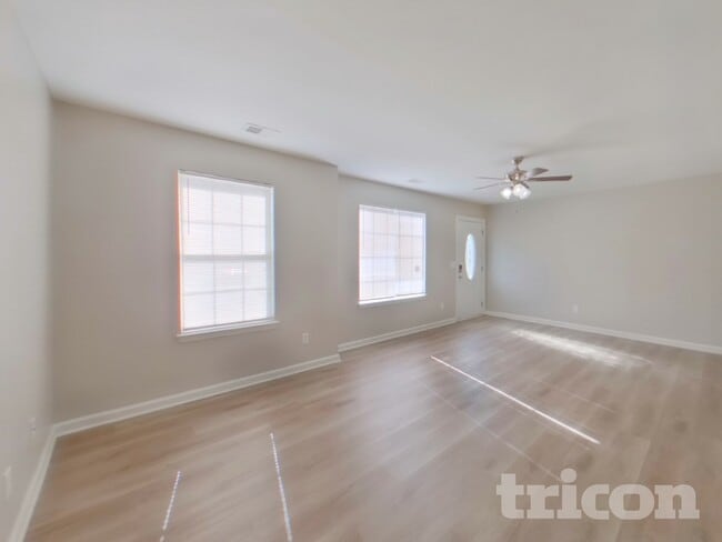 Photo - 262 Stonewood Dr