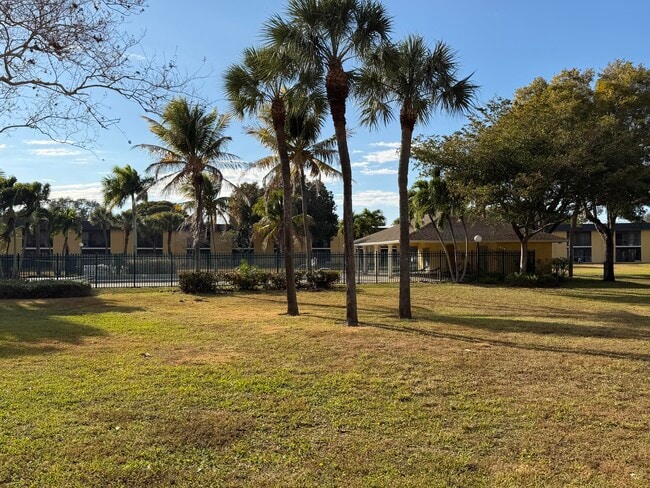 Photo - 410 Meadows Cir Unit 410