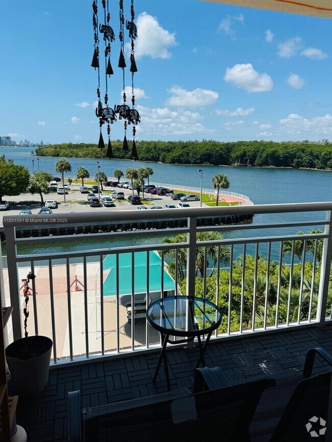 Building Photo - 400 Kings Point Dr Unit 410 Rental