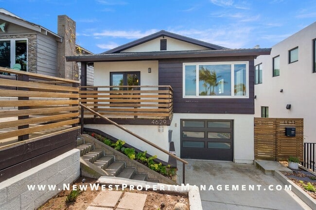 Photo - Ocean Beach 2 Bedroom + Bonus Room. Panoramic Water Views!