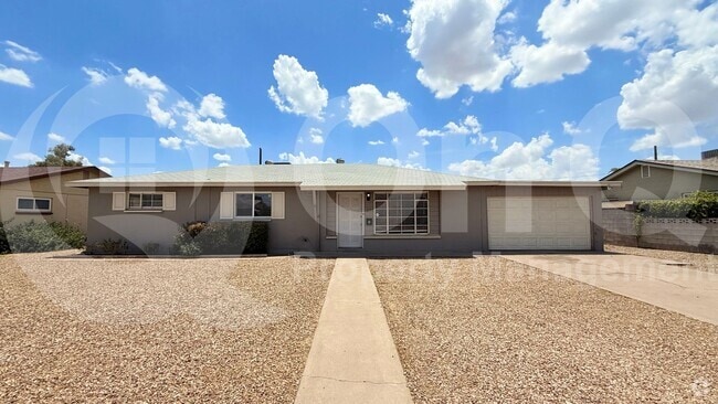 Building Photo - 2131 W Luke Ave Rental