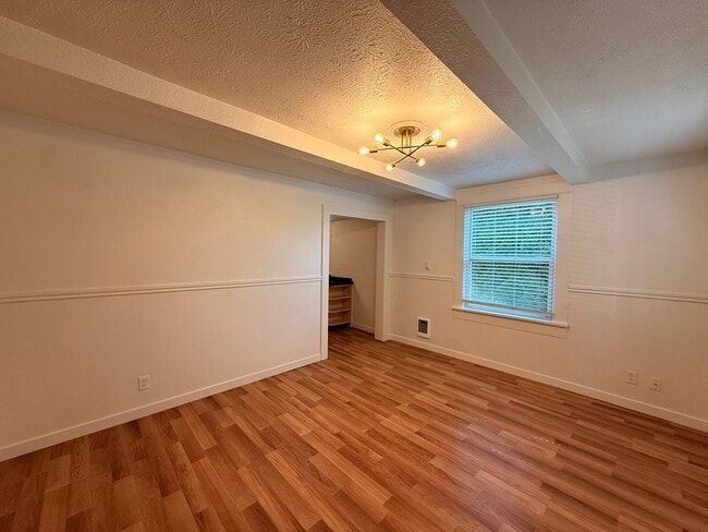 325 Santa Clara Ave
