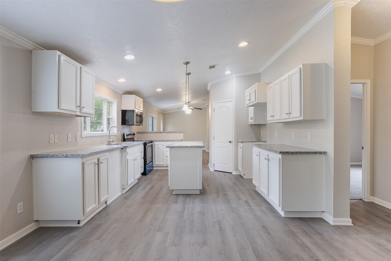 Photo - 1520 W Creek Dr