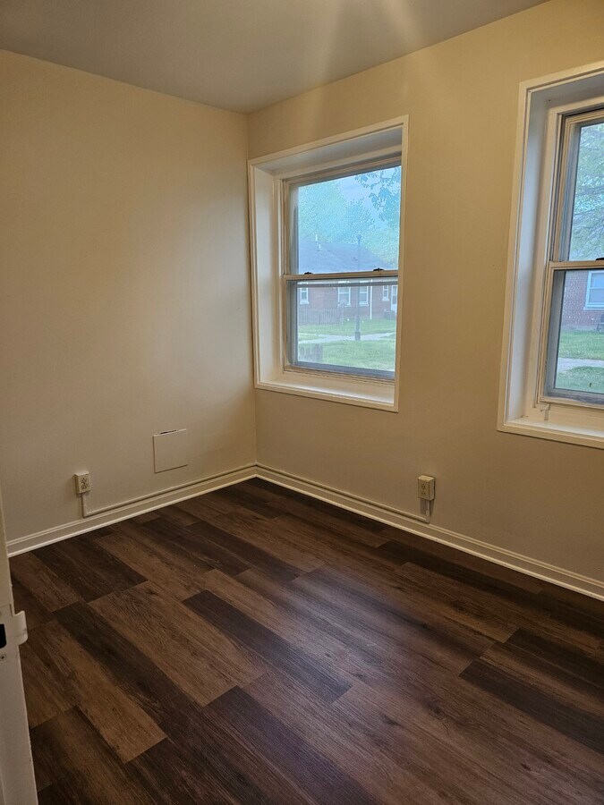 Photo - 1704 De Soto Terrace