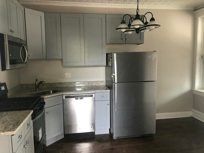 Photo - 827 W 33rd Pl Unit 2RB
