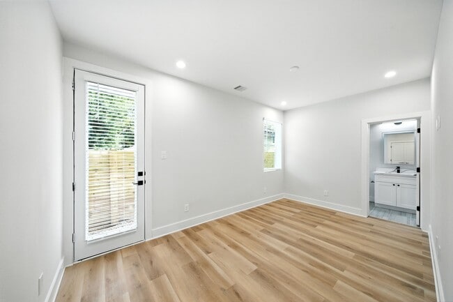 Photo - 2306 Hoskins Dr