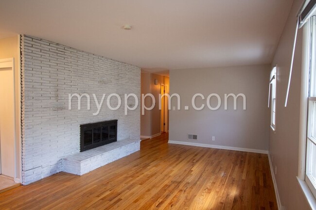 Photo - Spacious 4 Bed 2 Bath Home!