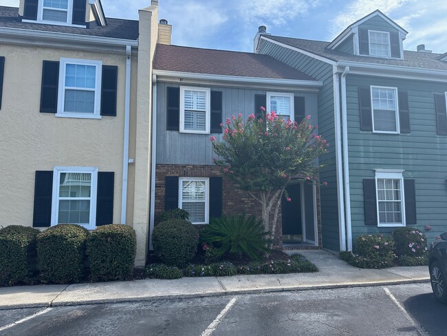 Front of the building - 501 44th Ave N Townhome