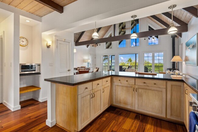 76-886 Hualalai St