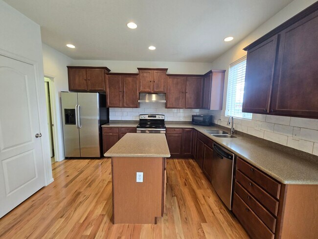 Photo - Beautiful 4-Bed, 3.5-Bath Home with Mountain Views on Quiet Cul-de-Sac