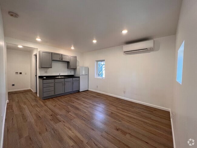 Building Photo - 947 Woodmere Ave Unit B Rental
