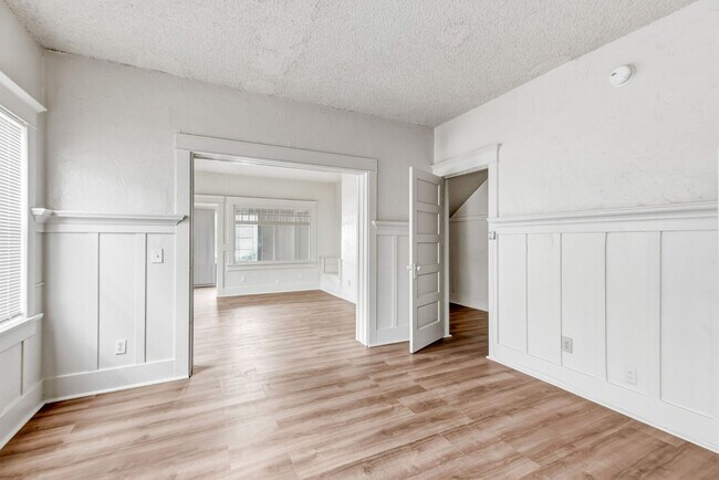 Spacious 1BR + 2.5BA Near USC and DTLA | First Floor Unit