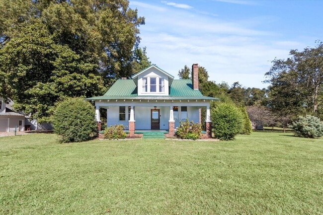 Photo - Country Classic with Modern Convenience!