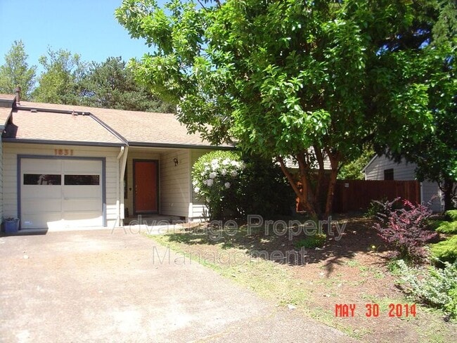 Building Photo - 1831 NW Grant Cir