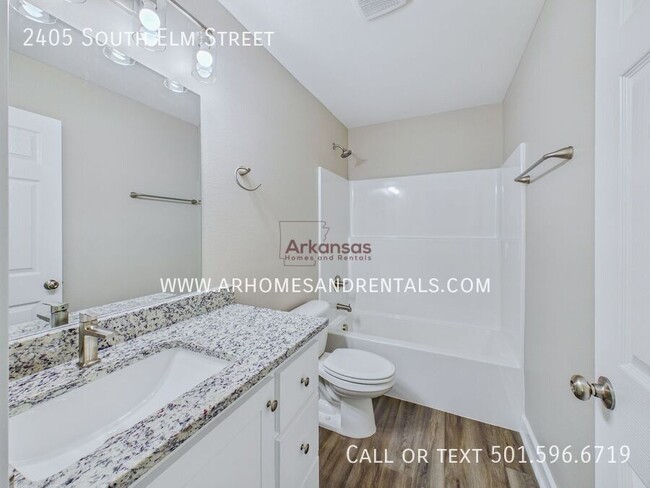 Photo - 2405 S Elm St