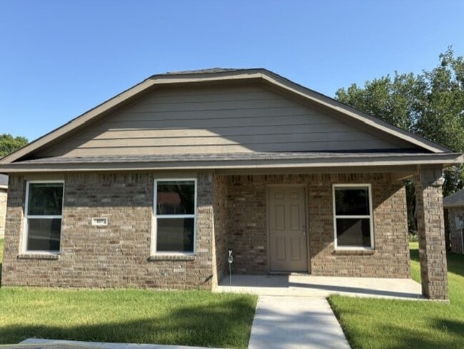 Building Photo - New Construction 3 bedroom, 2 bath brick home.