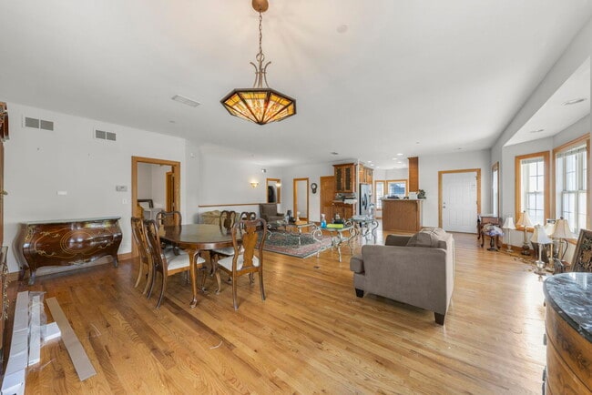 Photo - 1537 Queen Ann Ln