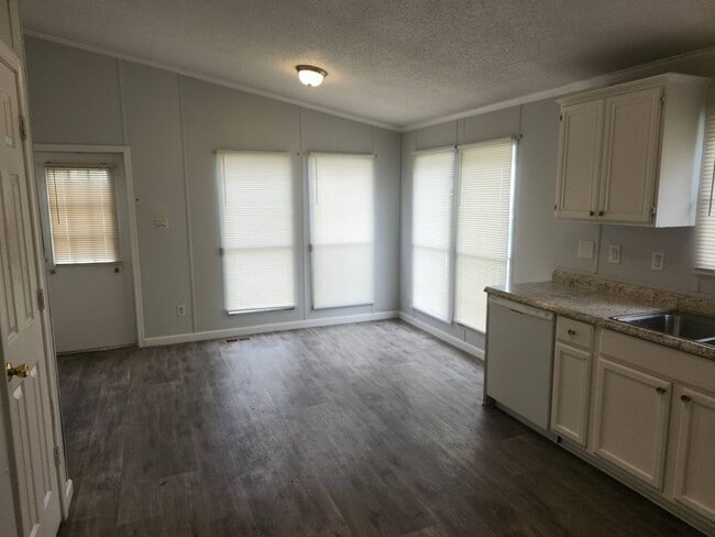 Photo - 76 Thompson Cir