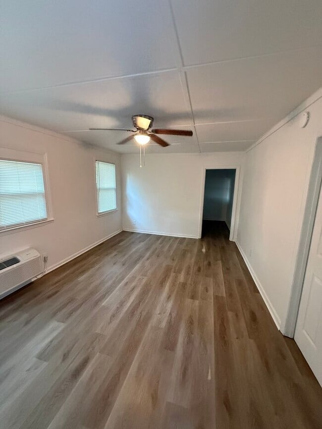 Photo - 605 Betty St